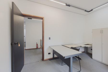 Casa à venda com 366m², 12 quartos e 20 vagas Casa à venda com 366m², 12 quartos e 20 vagasQuarto 6