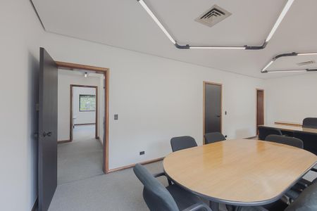 Casa à venda com 366m², 12 quartos e 20 vagas Casa à venda com 366m², 12 quartos e 20 vagasSuíte