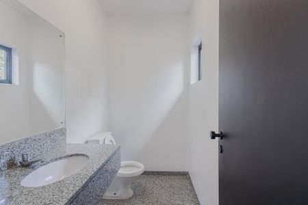 Casa à venda com 366m², 12 quartos e 20 vagas Casa à venda com 366m², 12 quartos e 20 vagasBanheiro da Suíte