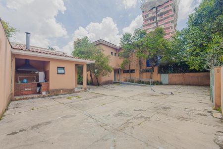 Casa à venda com 366m², 12 quartos e 20 vagas Casa à venda com 366m², 12 quartos e 20 vagasQuintal