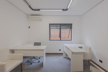 Casa à venda com 366m², 12 quartos e 20 vagas Casa à venda com 366m², 12 quartos e 20 vagasQuarto 4