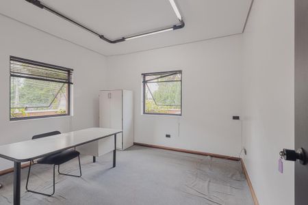 Casa à venda com 366m², 12 quartos e 20 vagas Casa à venda com 366m², 12 quartos e 20 vagasQuarto 8