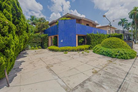 Casa à venda com 366m², 12 quartos e 20 vagas Casa à venda com 366m², 12 quartos e 20 vagasFachada