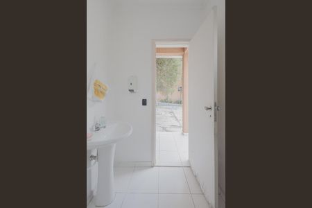 Casa à venda com 366m², 12 quartos e 20 vagas Casa à venda com 366m², 12 quartos e 20 vagasBanheiro