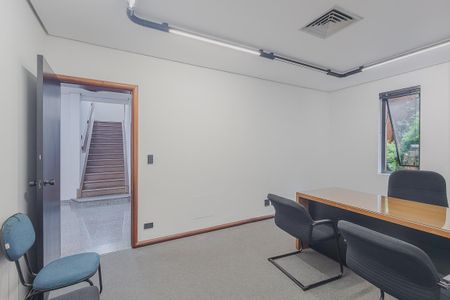 Casa à venda com 366m², 12 quartos e 20 vagas Casa à venda com 366m², 12 quartos e 20 vagasQuarto 1