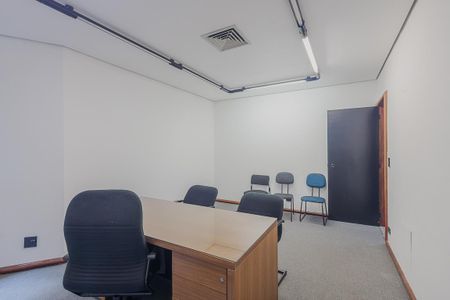 Casa à venda com 366m², 12 quartos e 20 vagas Casa à venda com 366m², 12 quartos e 20 vagasQuarto 1