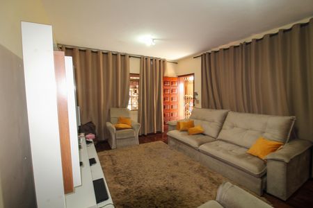 Casa à venda com 130m², 3 quartos e sem vaga Casa à venda com 130m², 3 quartos e sem vagaSala
