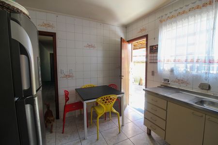 Casa à venda com 130m², 3 quartos e sem vaga Casa à venda com 130m², 3 quartos e sem vagaCozinha