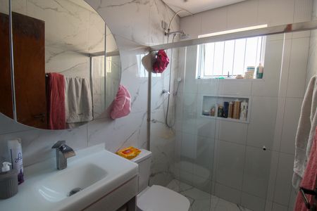 Casa à venda com 130m², 3 quartos e sem vaga Casa à venda com 130m², 3 quartos e sem vagaBanheiro