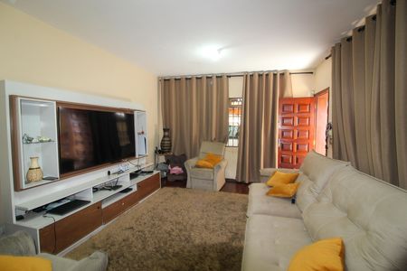 Casa à venda com 130m², 3 quartos e sem vaga Casa à venda com 130m², 3 quartos e sem vagaSala