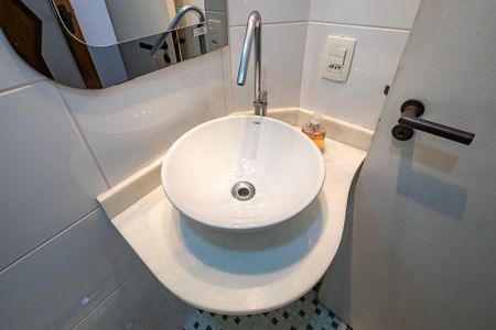 Apartamento para alugar com 55m², 2 quartos e 2 vagasBanheiro Social