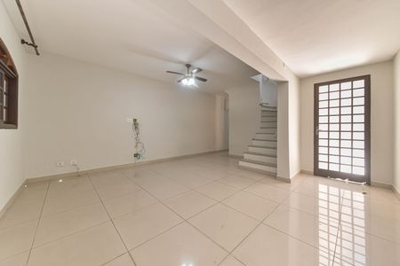 Sala de casa para alugar com 3 quartos, 102m² em Vila das Belezas, São Paulo