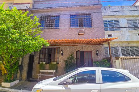 Casa de condomínio à venda com 190m², 3 quartos e 1 vagaFachada