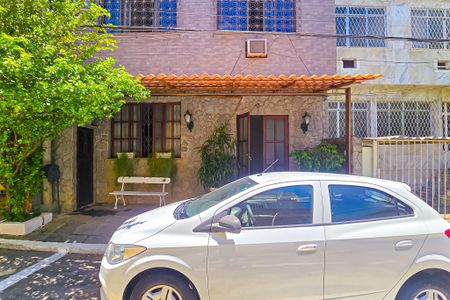 Casa de condomínio à venda com 190m², 3 quartos e 1 vagaFachada