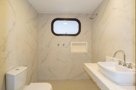 Apartamento à venda com 293m², 3 quartos e 4 vagasBanheiro 2 da Suíte 1