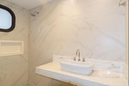 Apartamento à venda com 293m², 3 quartos e 4 vagasBanheiro 2 da Suíte 1