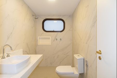 Apartamento à venda com 293m², 3 quartos e 4 vagasBanheiro da Suíte 3