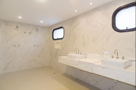 Apartamento à venda com 293m², 3 quartos e 4 vagasBanheiro da Suíte 1