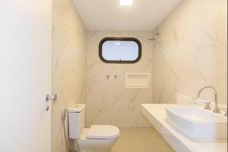 Apartamento à venda com 293m², 3 quartos e 4 vagasBanheiro da Suíte 2