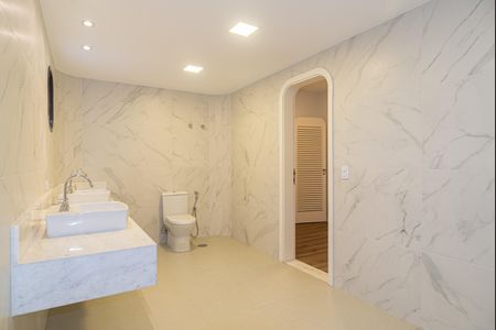 Apartamento à venda com 293m², 3 quartos e 4 vagasBanheiro da Suíte 1