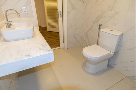 Apartamento à venda com 293m², 3 quartos e 4 vagasBanheiro 2 da Suíte 1