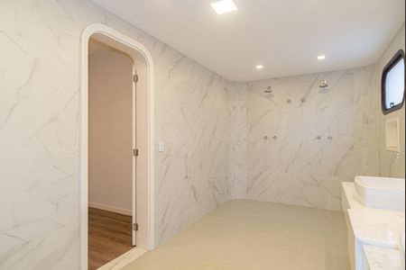 Apartamento à venda com 293m², 3 quartos e 4 vagasBanheiro da Suíte 1