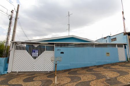 Casa à venda com 70m², 2 quartos e 2 vagas Casa à venda com 70m², 2 quartos e 2 vagasFachada