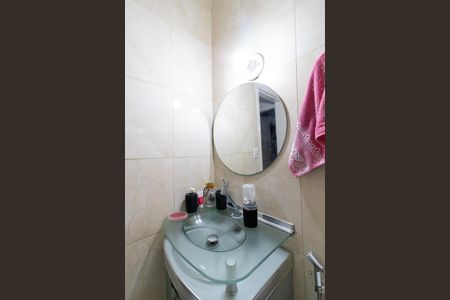 Casa à venda com 70m², 2 quartos e 2 vagas Casa à venda com 70m², 2 quartos e 2 vagasBanheiro