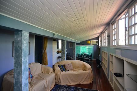 Sala de casa de condomínio à venda com 2 quartos, 110m² em Barra da Tijuca, Rio de Janeiro