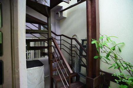 Casa de condomínio à venda com 110m², 2 quartos e 1 vaga Casa de condomínio à venda com 110m², 2 quartos e 1 vagaEscada de Acesso