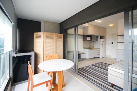 Varanda de kitnet/studio para alugar com 1 quarto, 35m² em Indianópolis, São Paulo