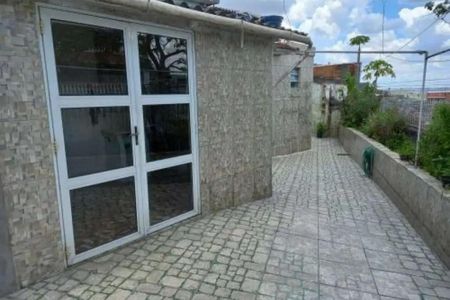 Casa à venda com 253m², 2 quartos e 4 vagasFrente da casa 2
