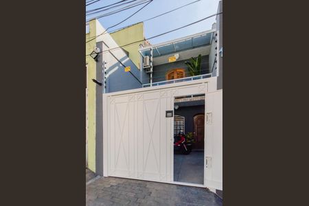 Casa à venda com 100m², 2 quartos e 1 vaga Casa à venda com 100m², 2 quartos e 1 vagaFachada