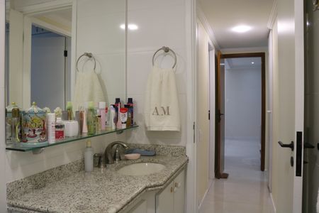 Apartamento à venda com 170m², 2 quartos e 3 vagasBanheiro Social