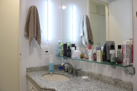 Apartamento à venda com 170m², 2 quartos e 3 vagasBanheiro da Suíte