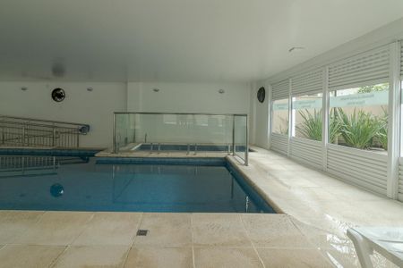 Apartamento à venda com 57m², 2 quartos e 1 vaga Apartamento à venda com 57m², 2 quartos e 1 vagaÁrea comum - Piscina Coberta