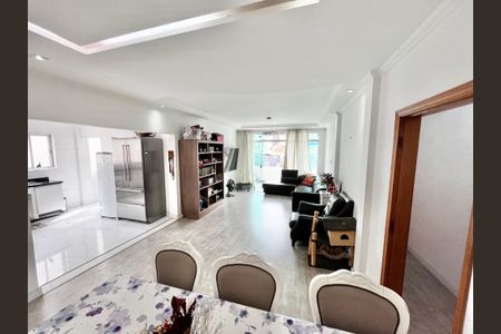 Apartamento para alugar com 180m², 3 quartos e sem vagaSala