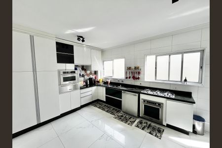 Apartamento para alugar com 180m², 3 quartos e sem vagaCozinha