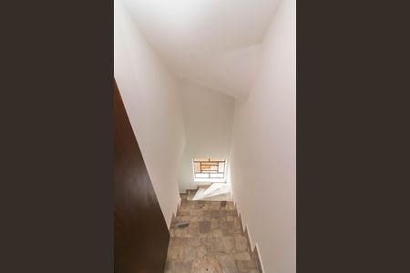 Escada da Garagem de casa para alugar com 3 quartos, 200m² em Vila Maria Luisa, São Paulo