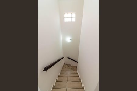 Casa para alugar com 200m², 3 quartos e 2 vagas Casa para alugar com 200m², 3 quartos e 2 vagasCorredor dos Quartos - Escada