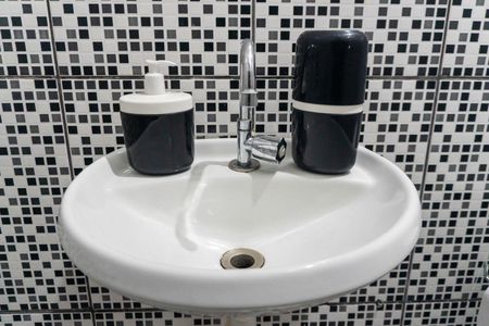 Banheiro de casa para alugar com 1 quarto, 40m² em Vila Guarani (zona Sul), São Paulo