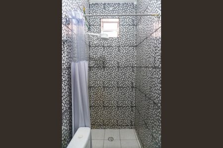 Banheiro de casa para alugar com 1 quarto, 40m² em Vila Guarani (zona Sul), São Paulo