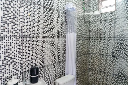 Banheiro de casa para alugar com 1 quarto, 40m² em Vila Guarani (zona Sul), São Paulo