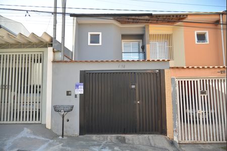 Casa para alugar com 200m², 3 quartos e 2 vagasFachada