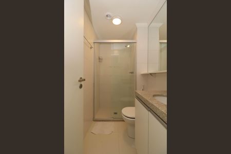 Banheiro de kitnet/studio para alugar com 1 quarto, 48m² em Sumarezinho, São Paulo