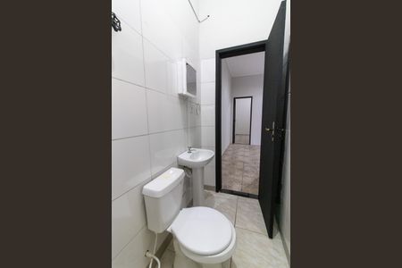 Casa à venda com 220m², 4 quartos e 4 vagas Casa à venda com 220m², 4 quartos e 4 vagasBanheiro 2