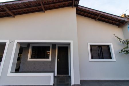 Casa à venda com 220m², 4 quartos e 4 vagas Casa à venda com 220m², 4 quartos e 4 vagasFachada