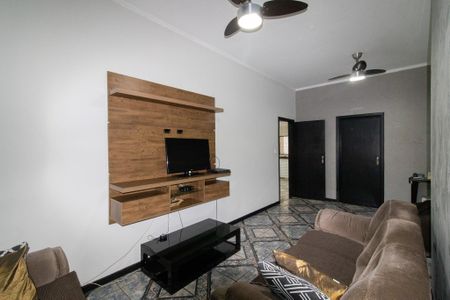 Casa à venda com 220m², 4 quartos e 4 vagas Casa à venda com 220m², 4 quartos e 4 vagasSala