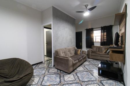 Casa à venda com 220m², 4 quartos e 4 vagas Casa à venda com 220m², 4 quartos e 4 vagasSala