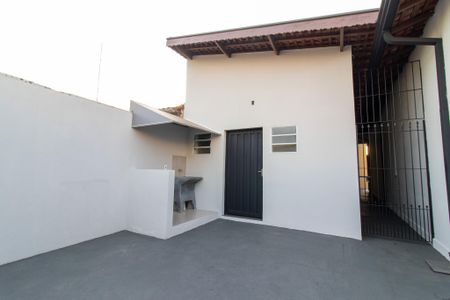 Casa à venda com 220m², 4 quartos e 4 vagas Casa à venda com 220m², 4 quartos e 4 vagasQuintal